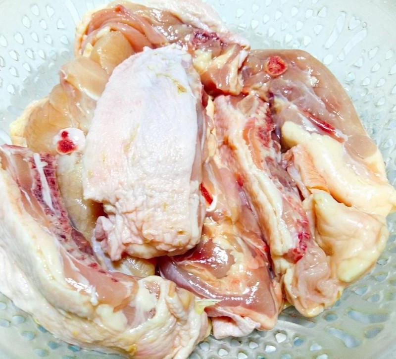 Đi làm về muộn tôi chỉ dùng nồi cơm điện nấu cơm gà là xong bữa tối ngon lành - Ảnh 1
